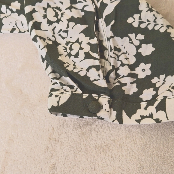 NWOT Fun2Fun V-Neck High/Low Pleated Top Dark Green/Cream Size XS - Picture 4 of 13